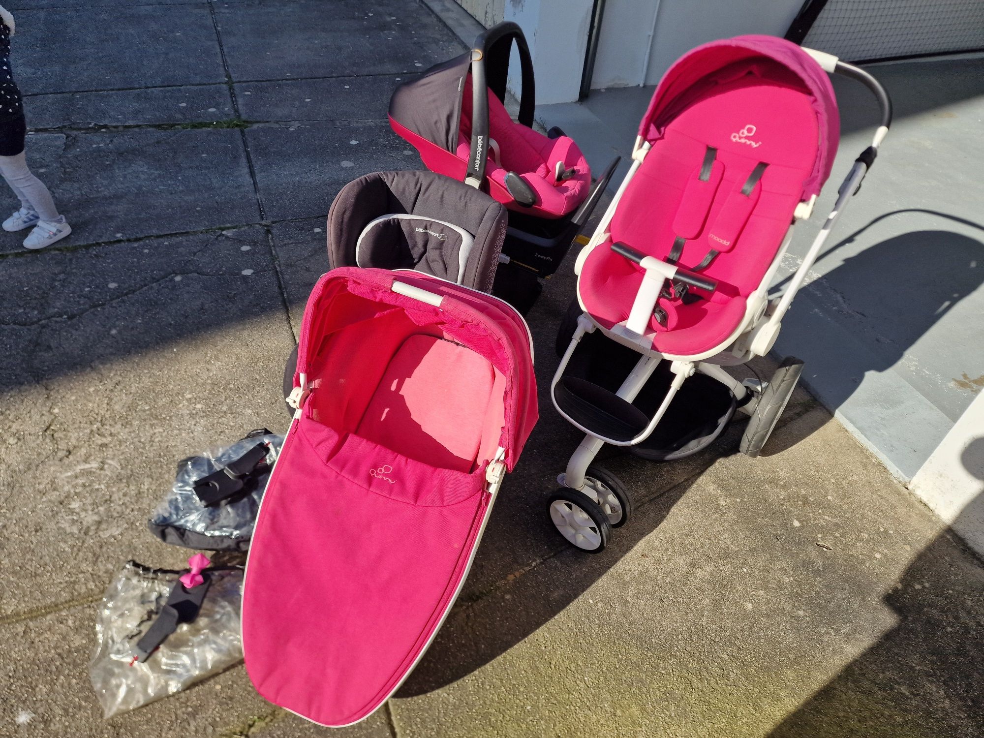 Vendo carrinho Bébé Quinny Moodd c/ OVO BebeConfort + ISOFIX ALCOFA 2W