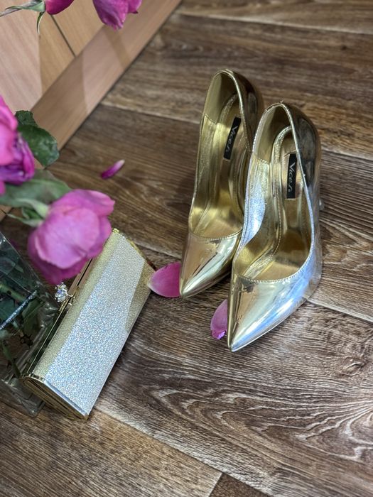 Золоті туфлі лодочки розмір 39, клач в подарунок