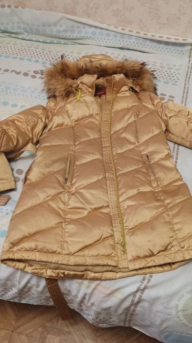 Пуховик женский, золотого цвета
