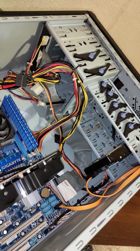 Комп'ютер Phenom II X4 945 & R7 200