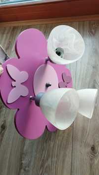 Różowy żyrandol na 3 żarówki chmurka w motylki dla dziecka