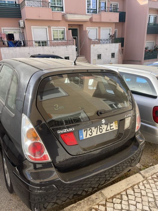 Suzuki de 2004 com pouca kilometragem