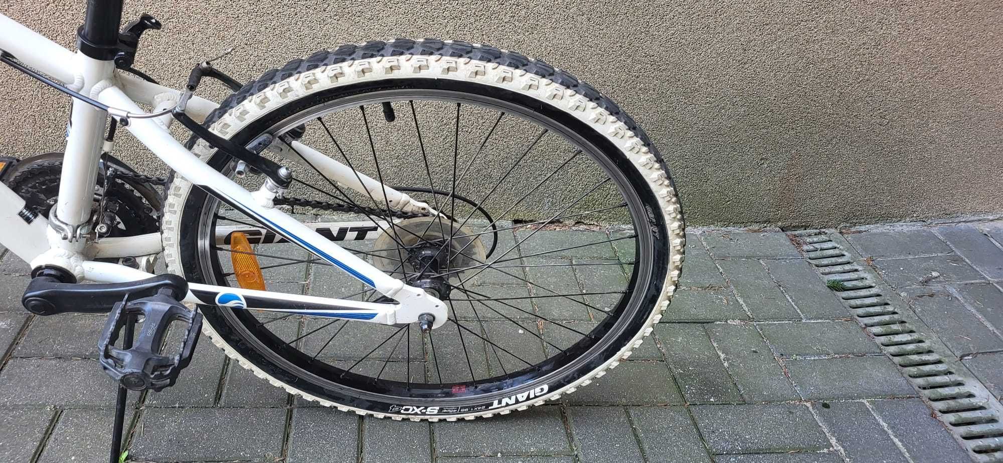 Rower Giant S-XO4 XTC z kołami 24 cali. (Biały dla dzieci i młodzieży)