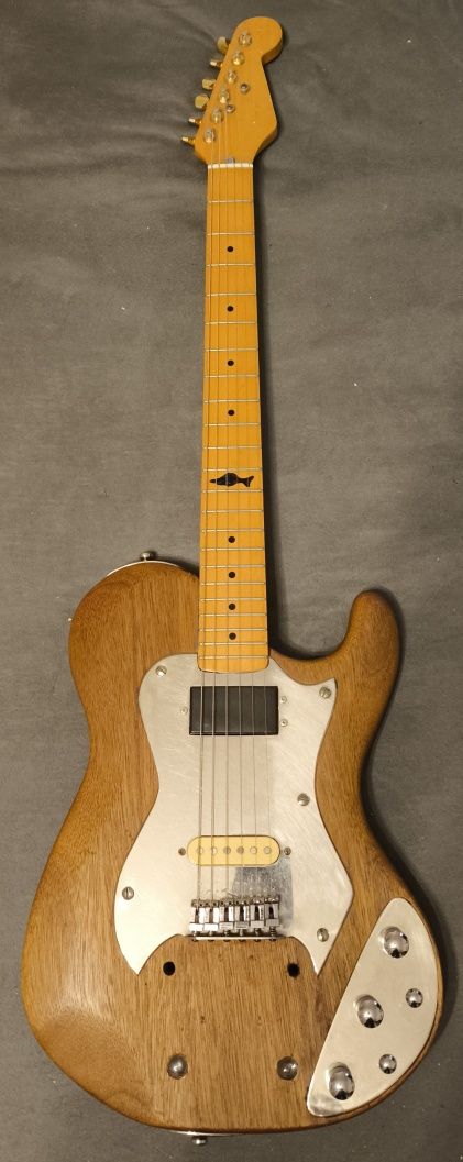 Gitara elektryczna mahoniowa nietypowa