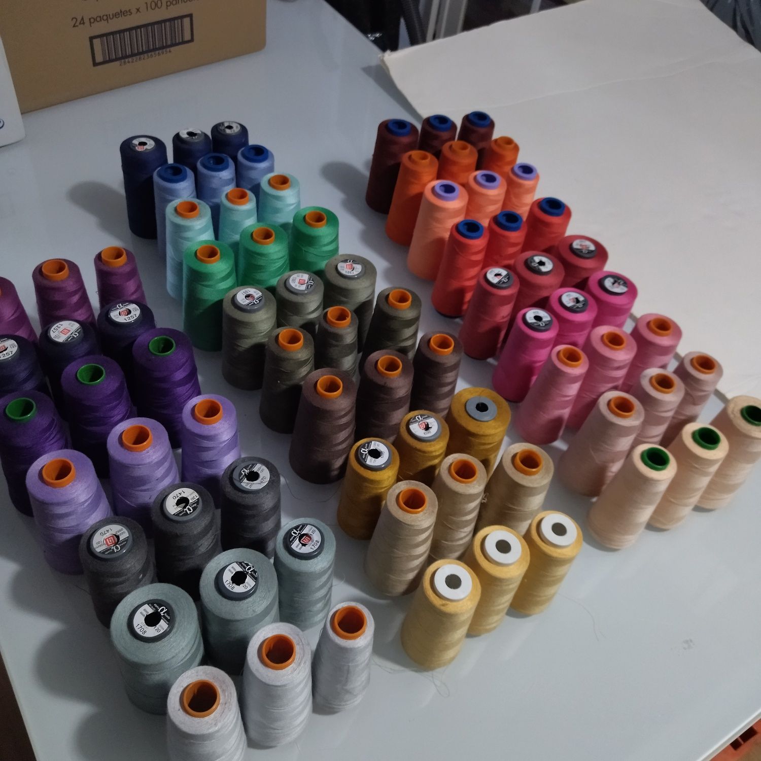 78 cones de linhas de costura