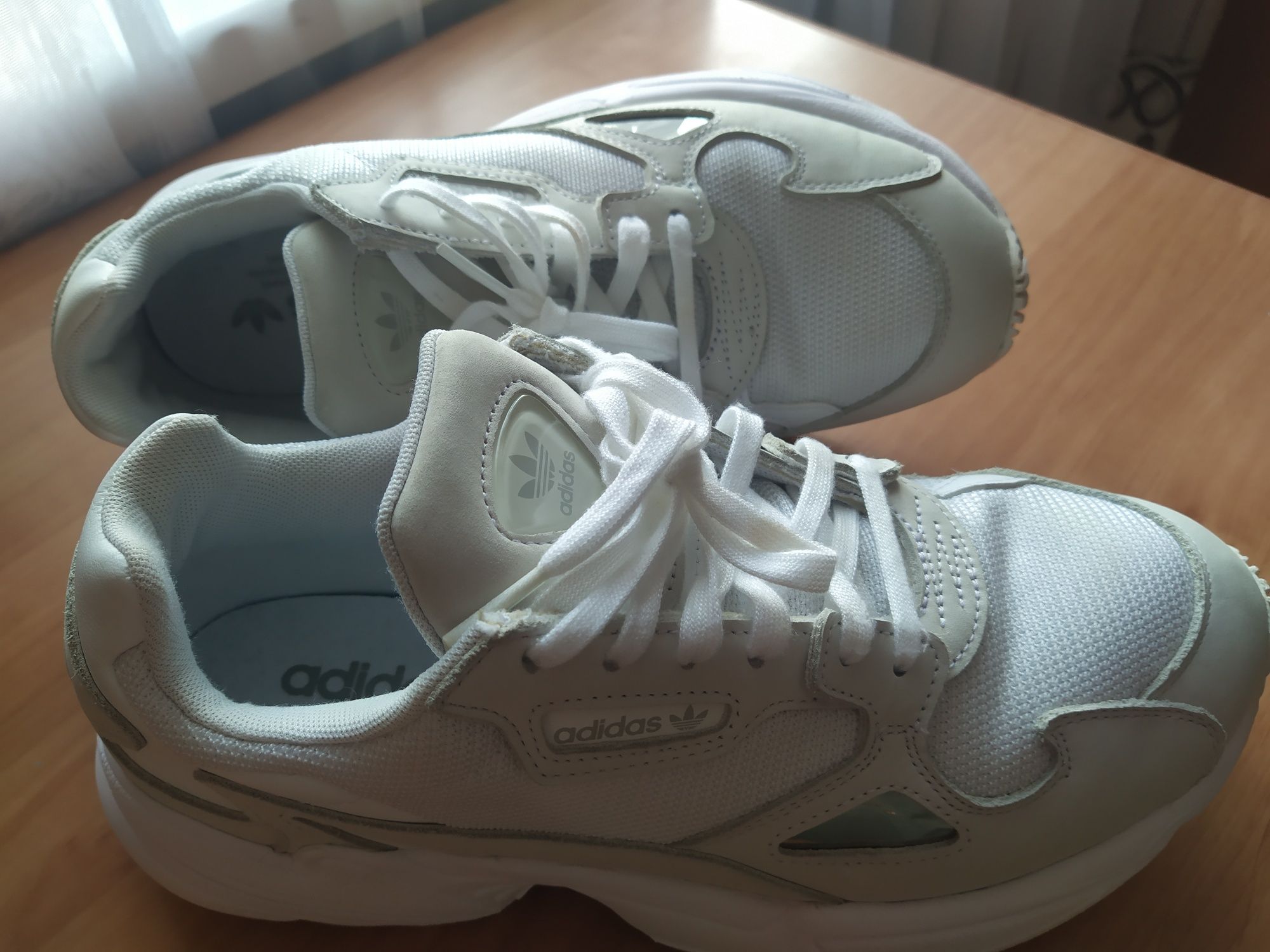 Жіночі кросівки Adidas Falcon