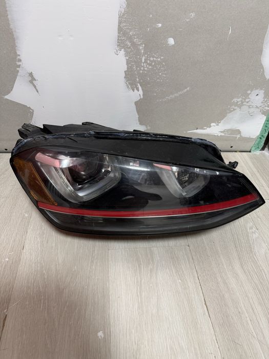 Передня права фара на Golf GTI 7 Valeo