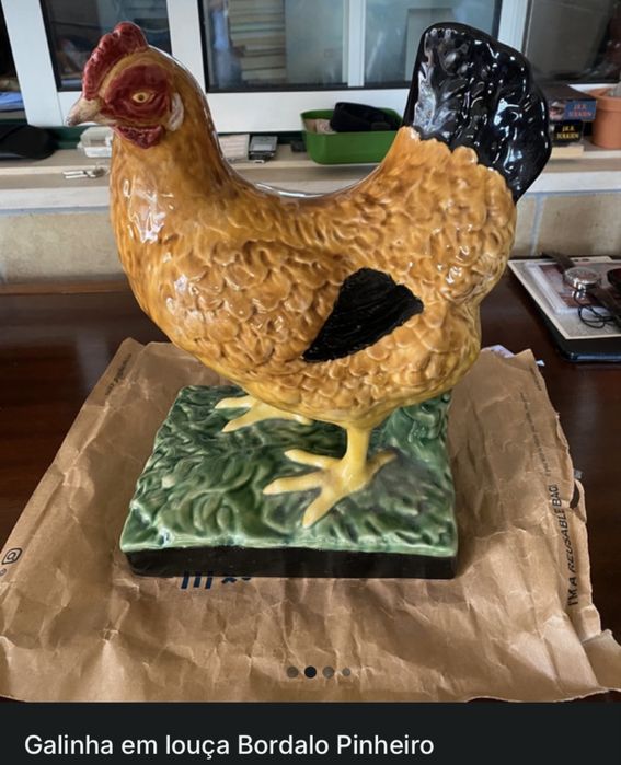 Galinha loiça de Caldas da Rainha da fábrica Bordalo Pinheiro