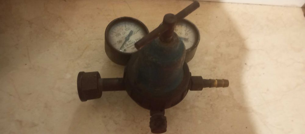 Редуктор на балон б.у в рабочем состоянии.