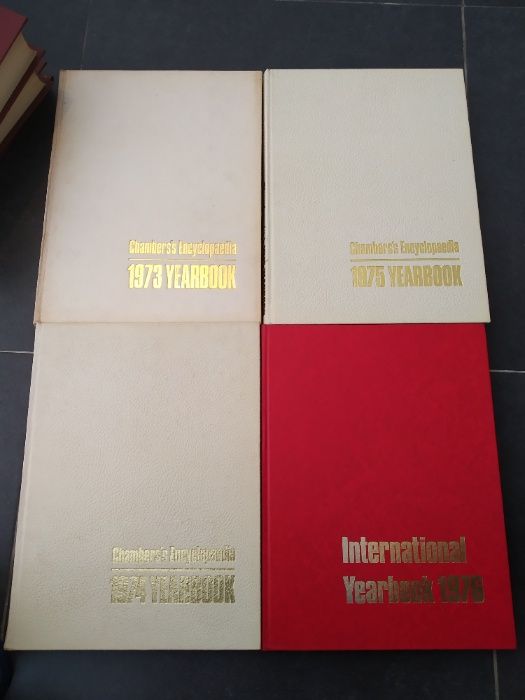 4 Chambers's International Yearbooks 1973, 1974, 1975 e 1976