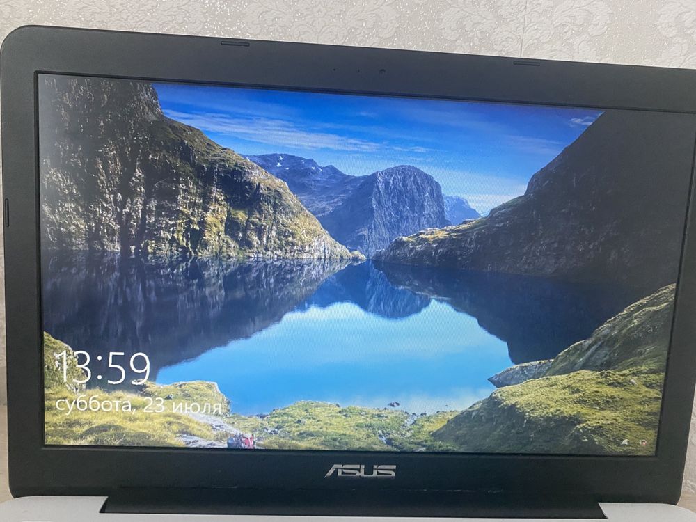 Ноутбук ASUS X555S.