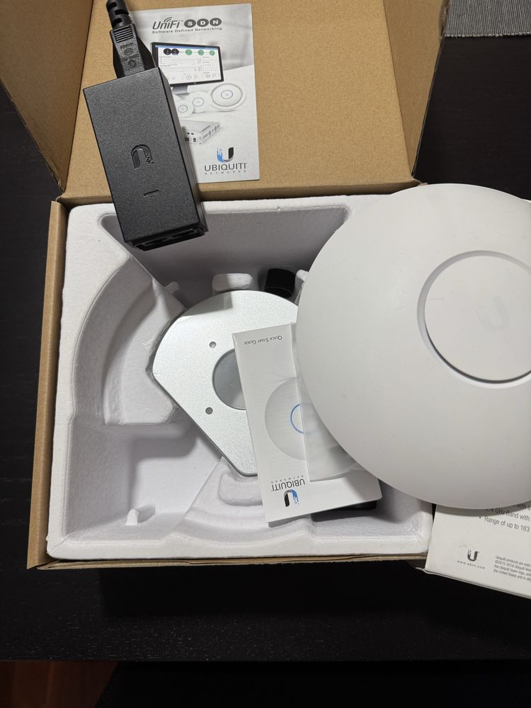 UNIFI AP LR. Access Point