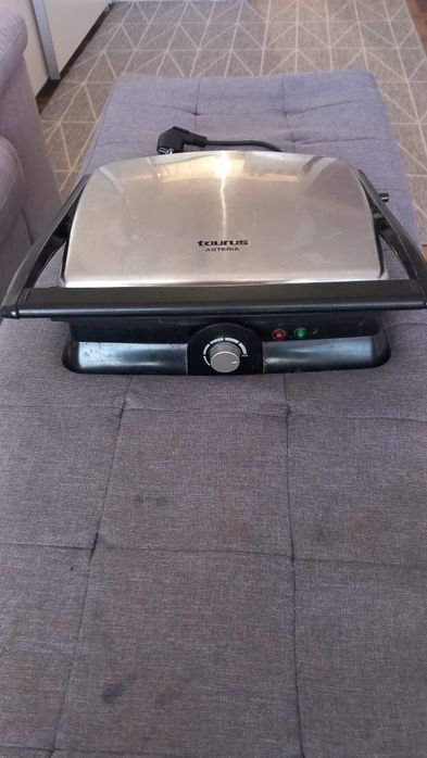 Tostadeira / Grelhador / Sanduicheira