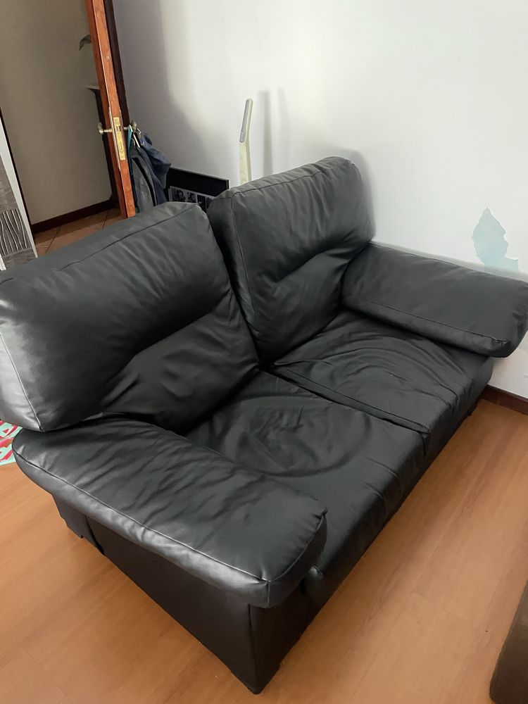 Sofa preto 2 lugares