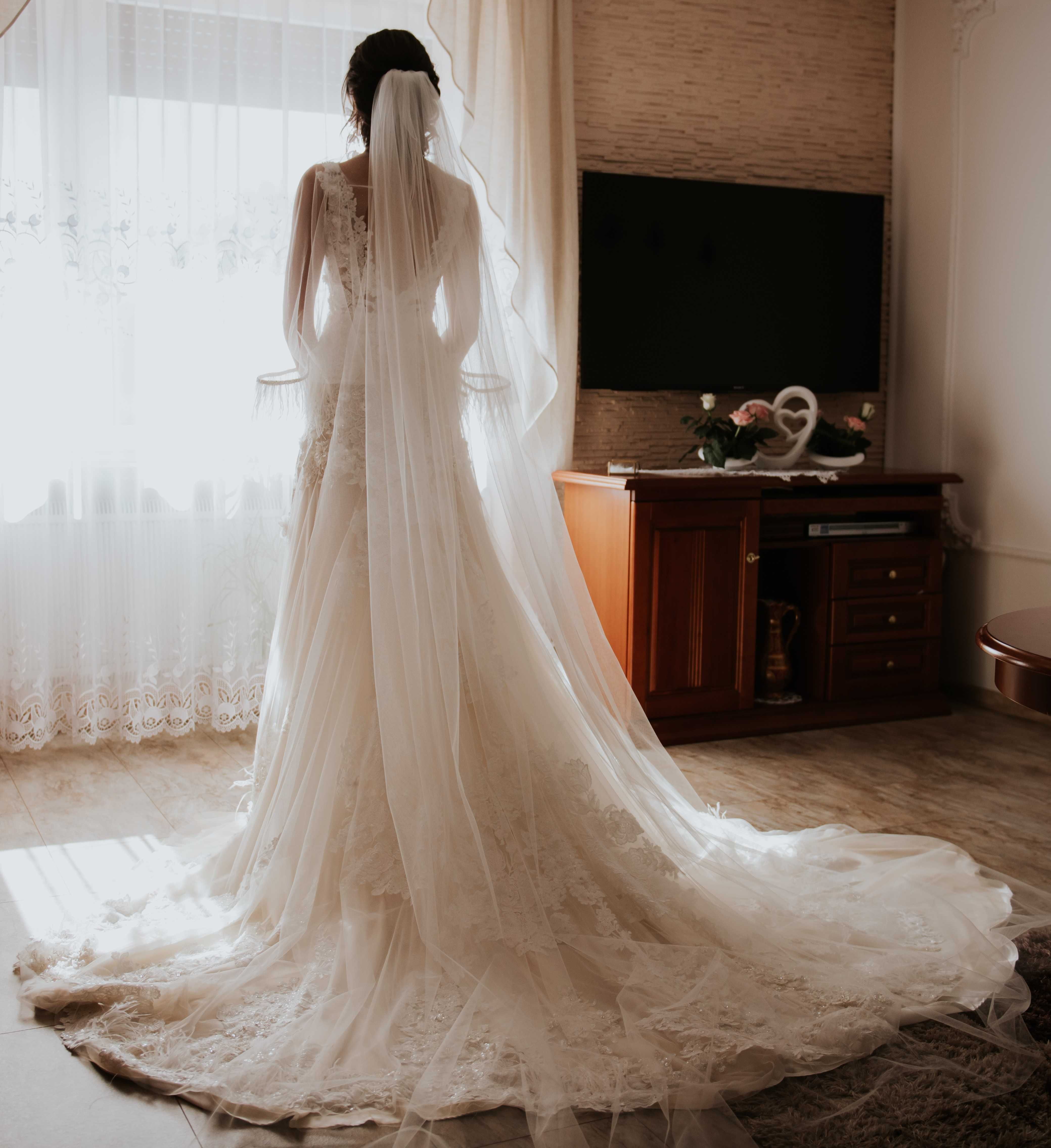 suknia ślubna pióra 2023 tren  Millanova