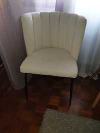 Cadeira branca nova