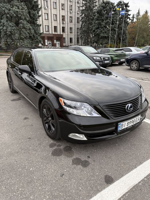 Lexus LS600L 2008 года в родной краске, новая пневма и батарея
