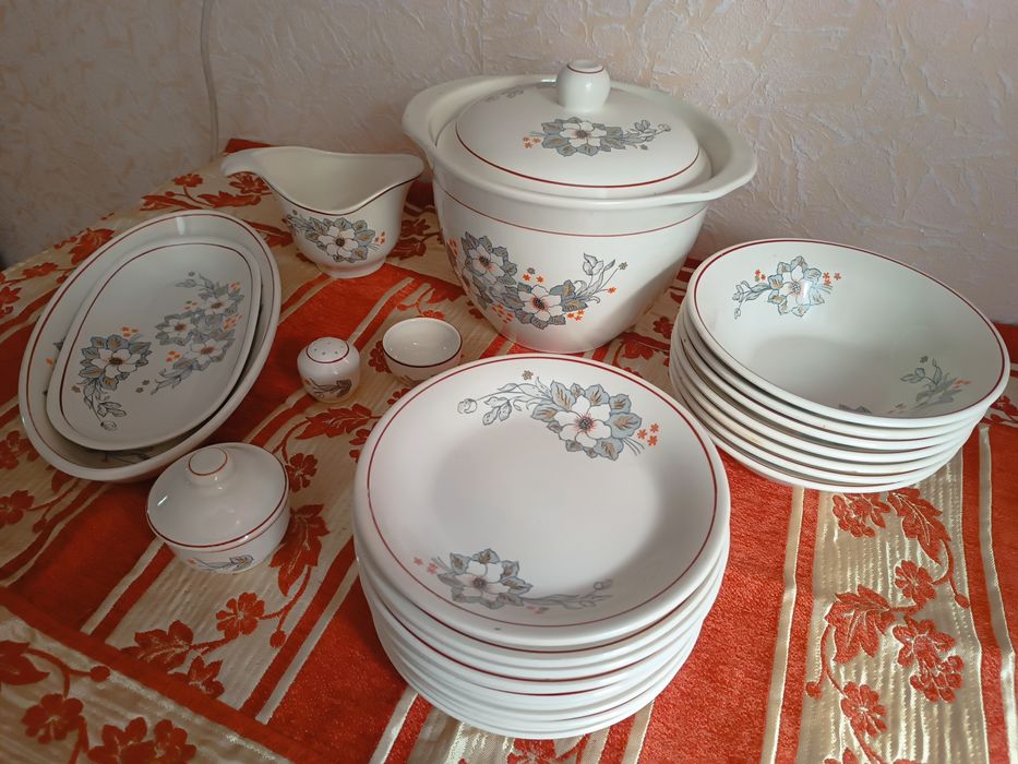 Столові сервізи нові