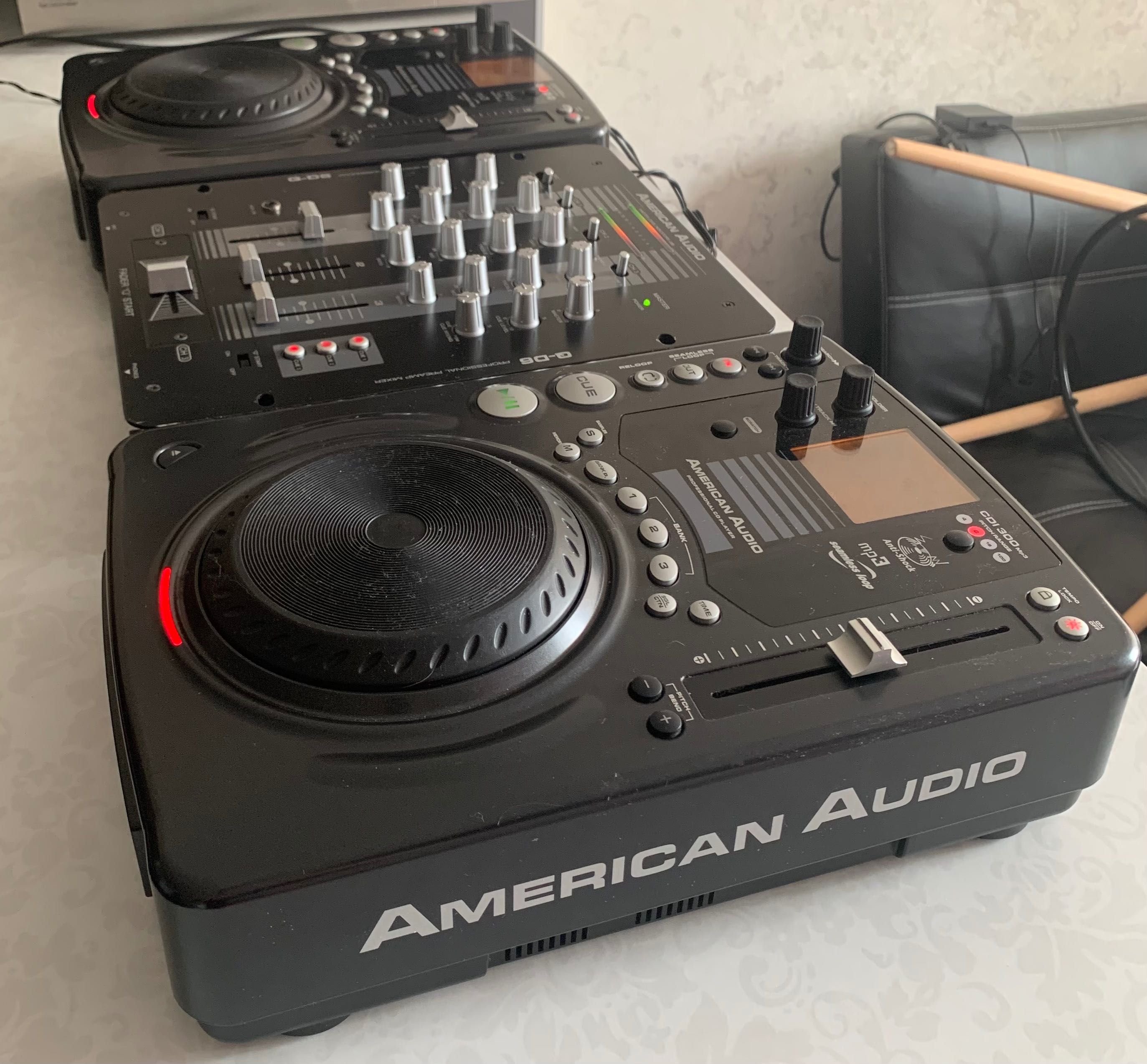Комплект DJ-оборудования American Audio (2 проигрывателя+микшер)
