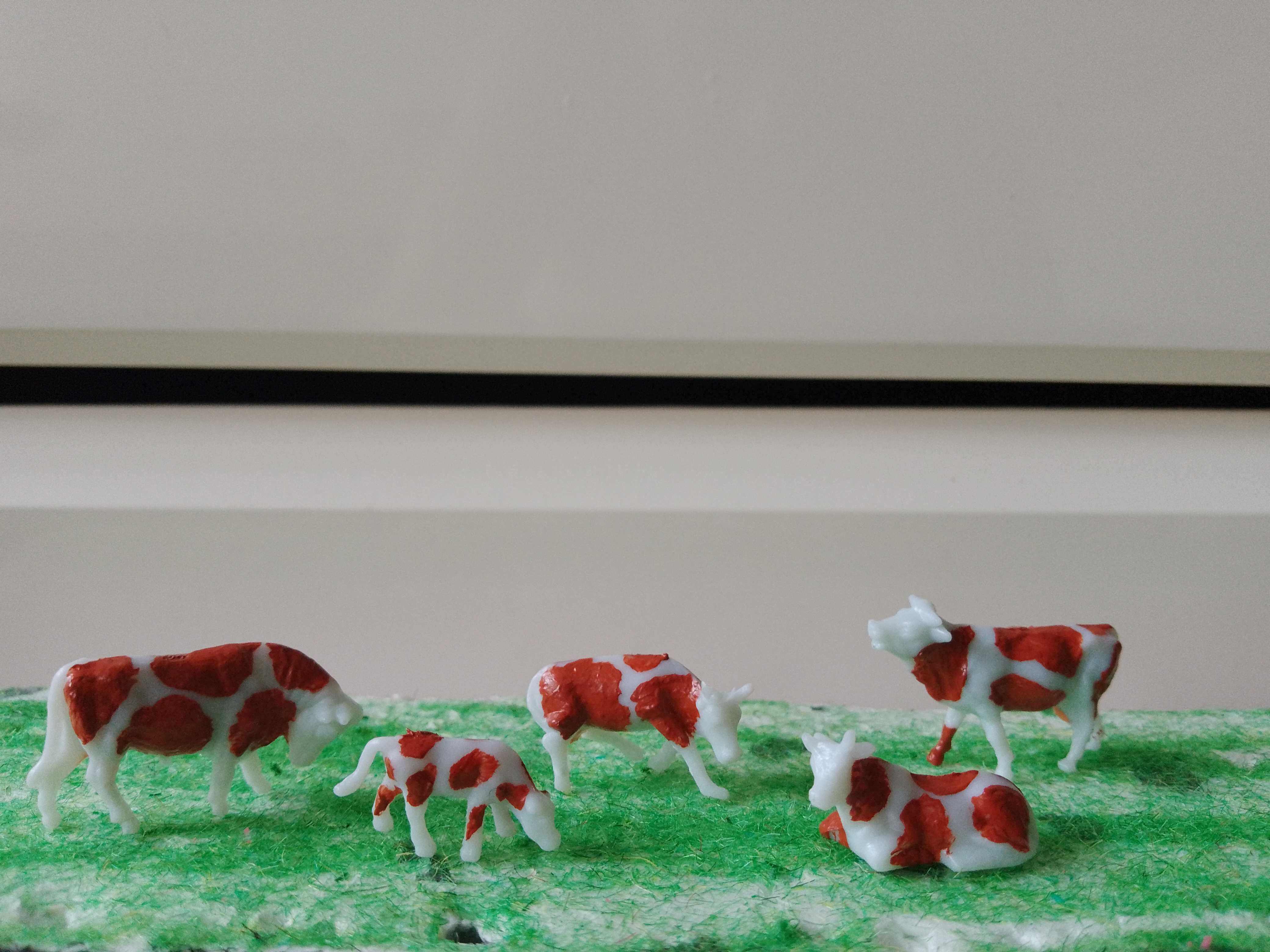 krowy figurki na makietę skala H0-1:87-10 sztuk