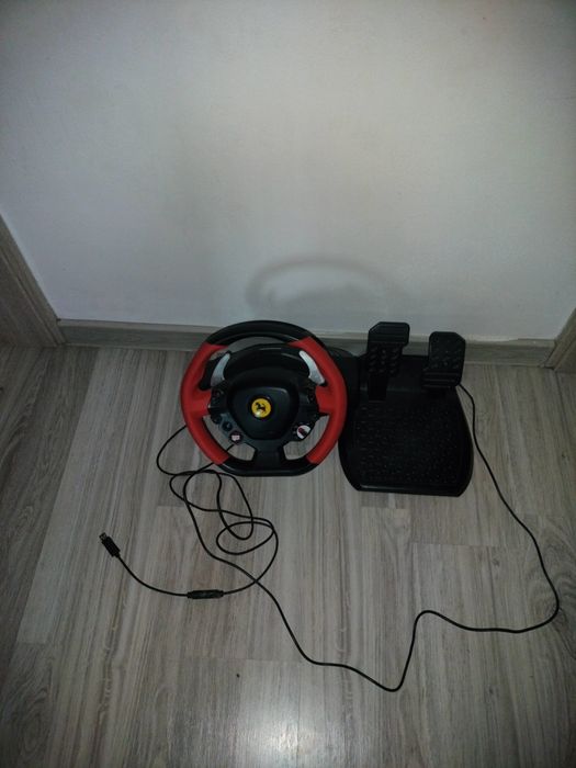 Kierownica Thrustmaster Ferrari 458 Spider z pedałami do Xbox Series X