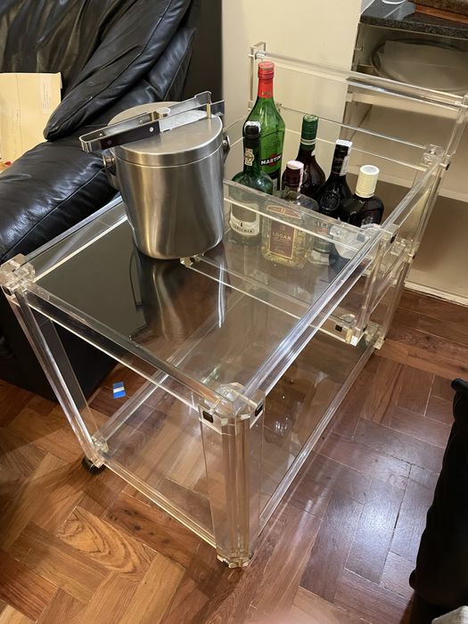 Carrinho de bebidas em acrilico