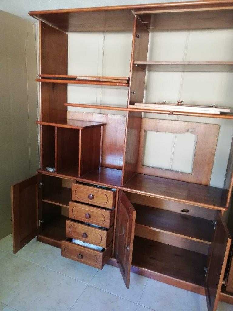 Móvel-de-sala (comp.2,10m-larg.0,45m-alt.2,0m)