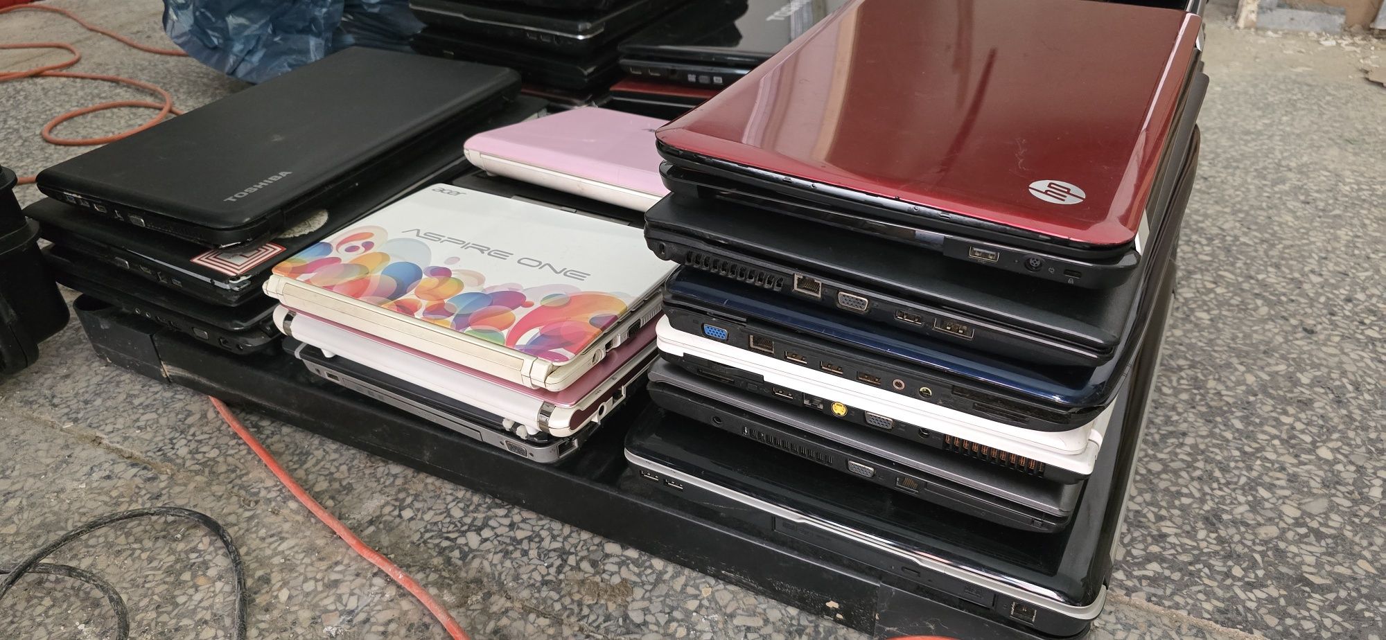 25szt laptopy 4szt netbooki