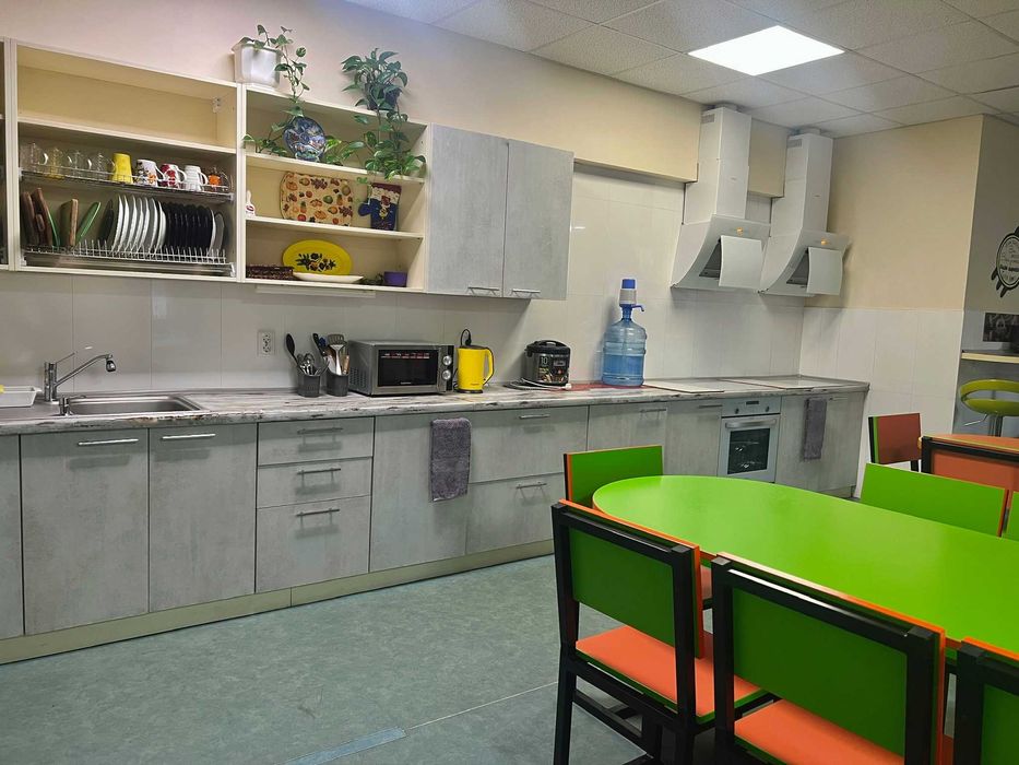 Место в комнате у метро Киев/ Дешевое жилье посуточно