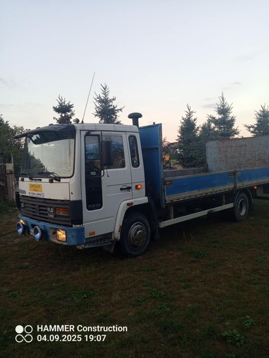 Samochód ciężarowy Volvo FL 608 z windą.