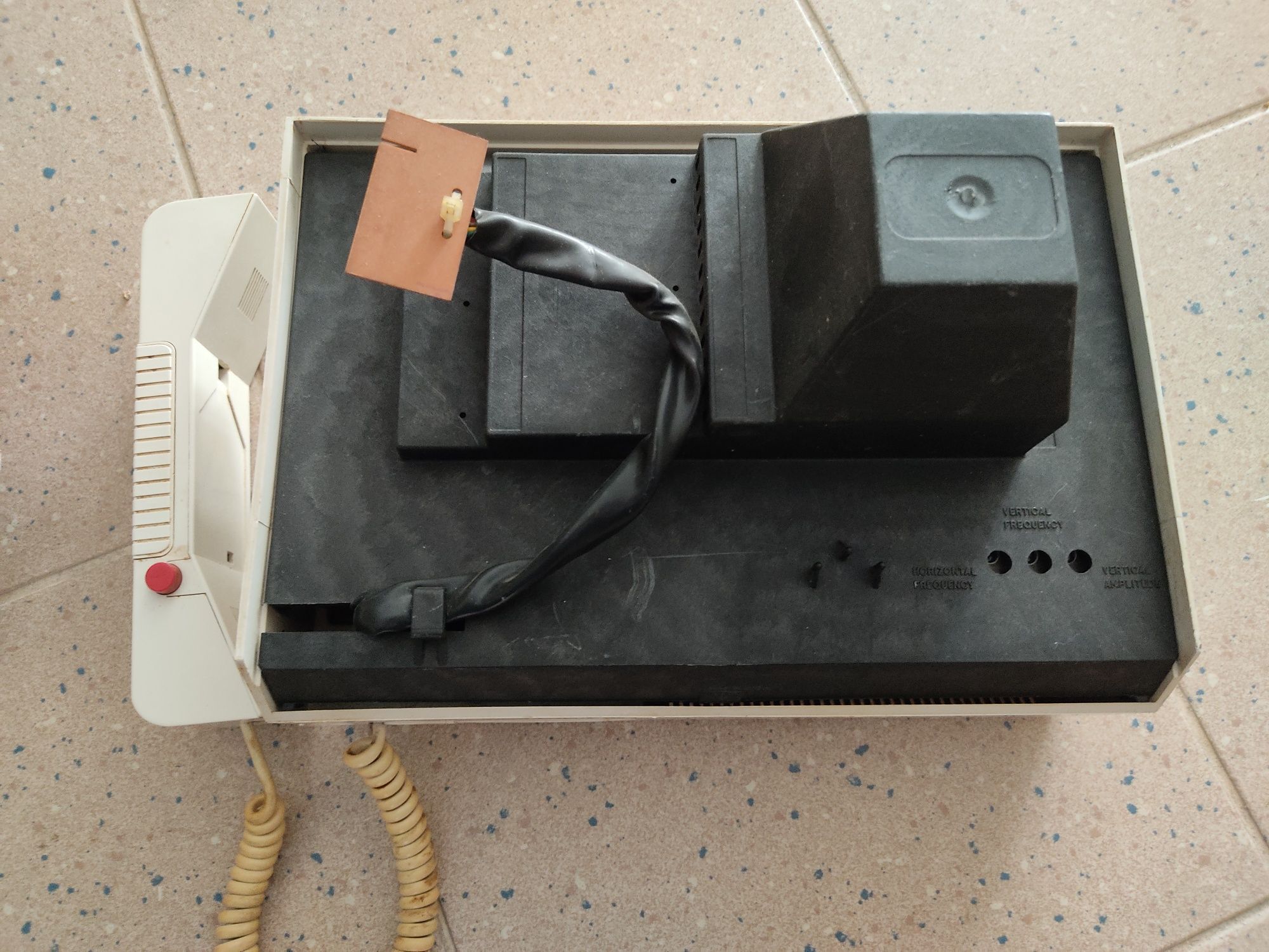 Vários equipamentos Comelit ( Alimentadores e Telefones )
