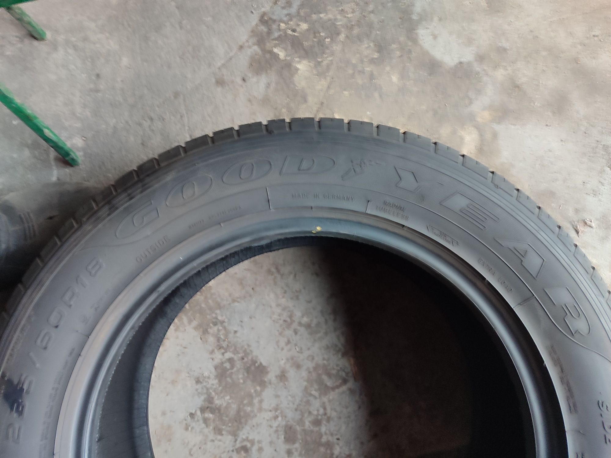 Шини goodyear 235/60 r18 . 19-й рік