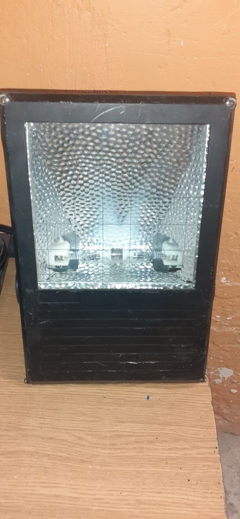Sprzedam refrektor halogenowy