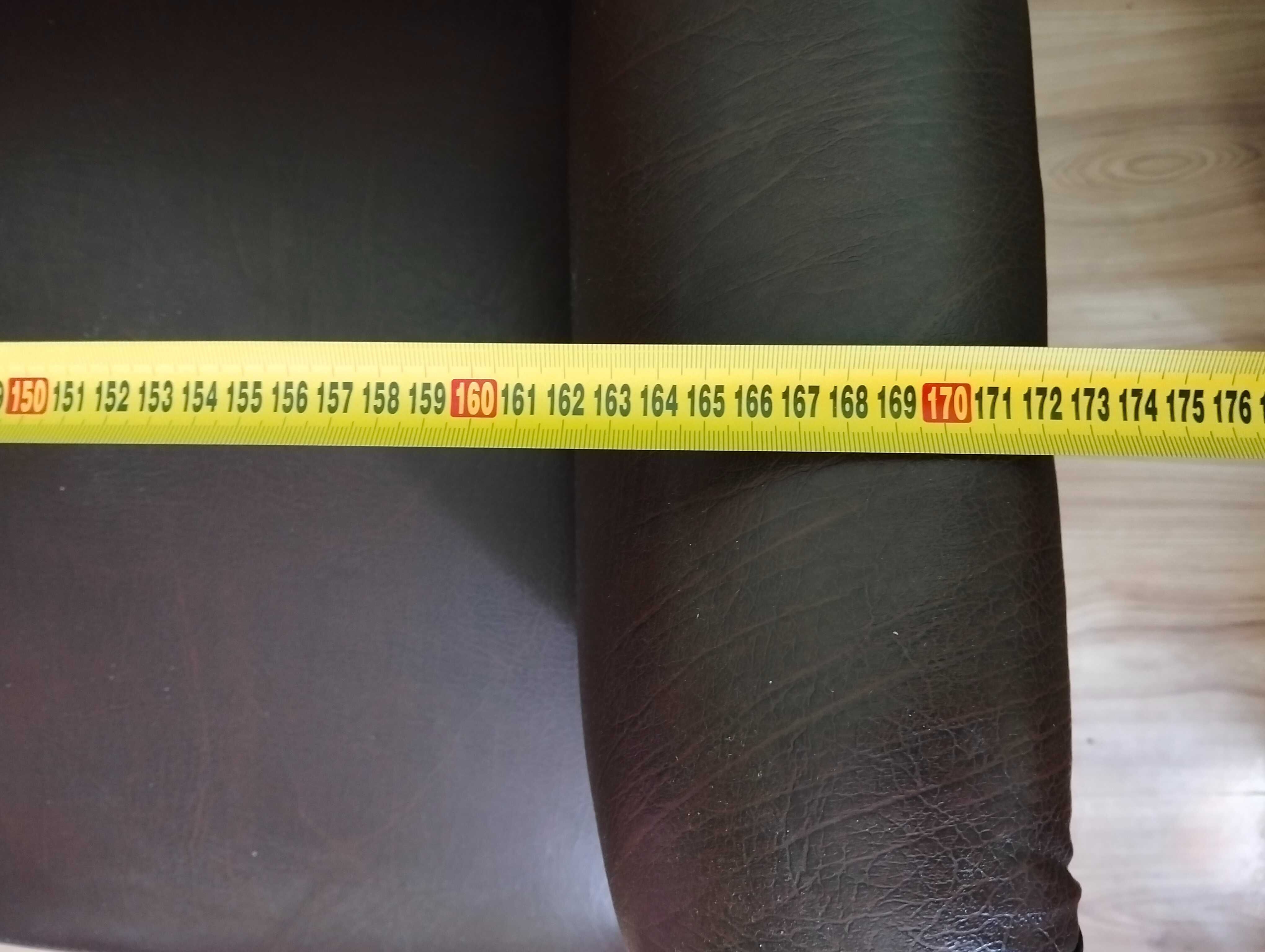Sofa dwuosobowa z eko skóry.