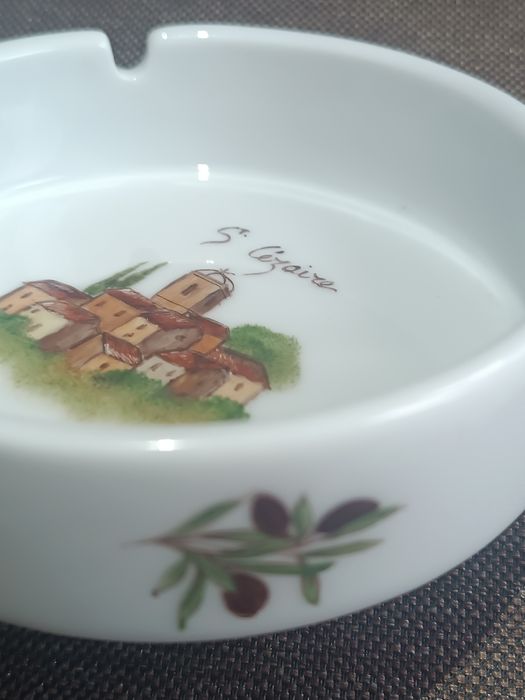 Stara porcelanowa popielniczka biała z rysunkiem