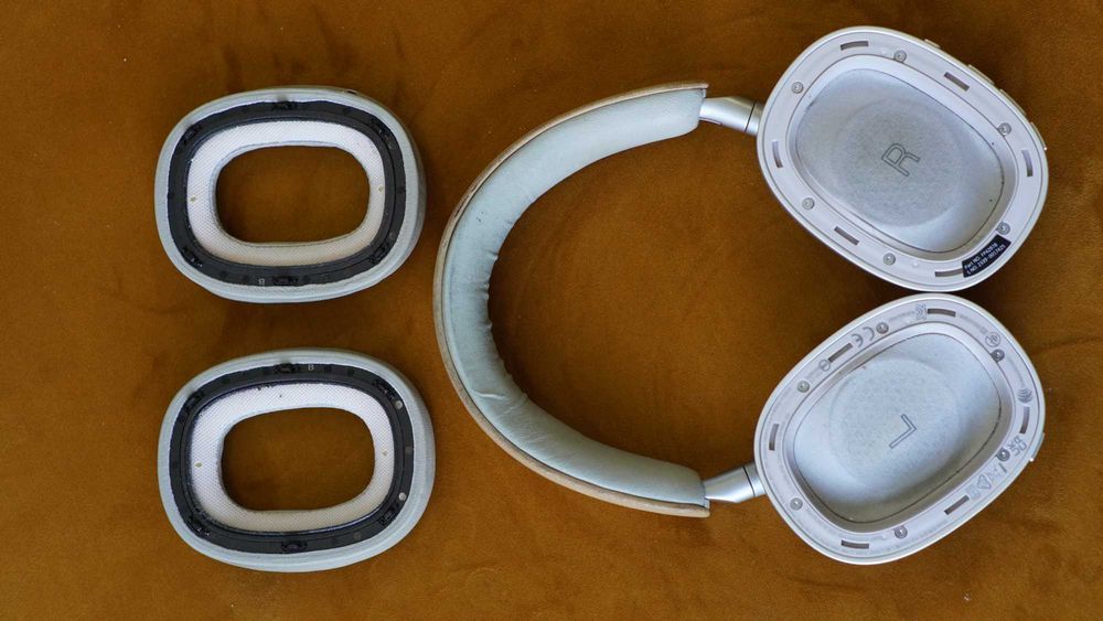 Bowers & Wilkins PX8 – kremowe, działające, normalne ślady używania