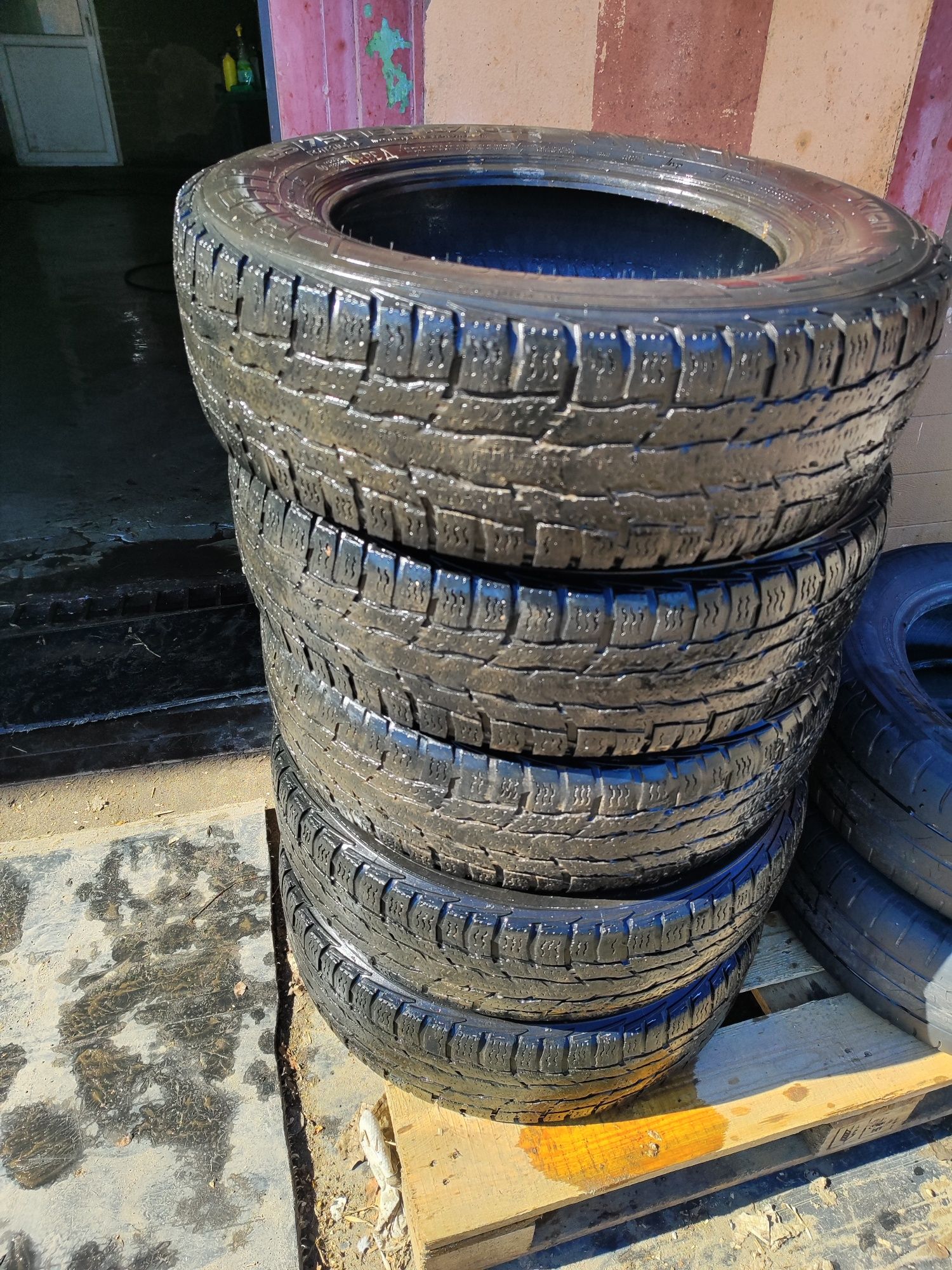 Продам резину nokian 195/75 R16c