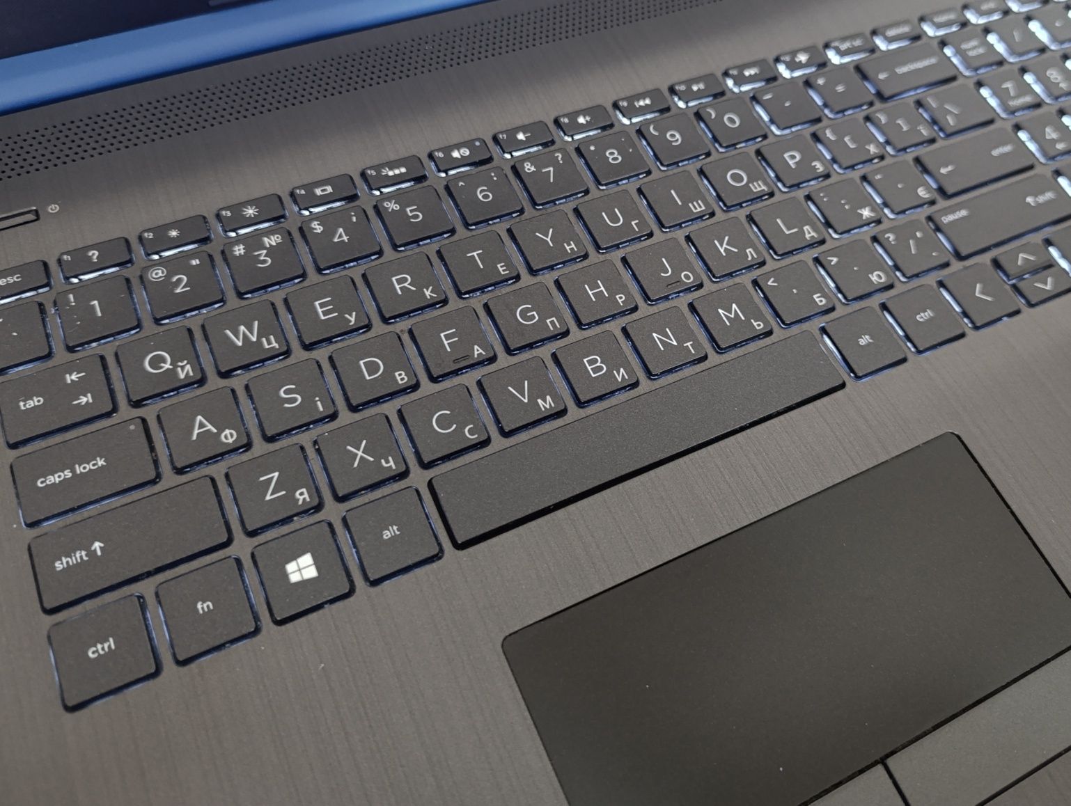 17.3 HD+ ноутбук HP/i5-8250U/8GB DDR4/SSD+HDD/Батарея 0% зносу