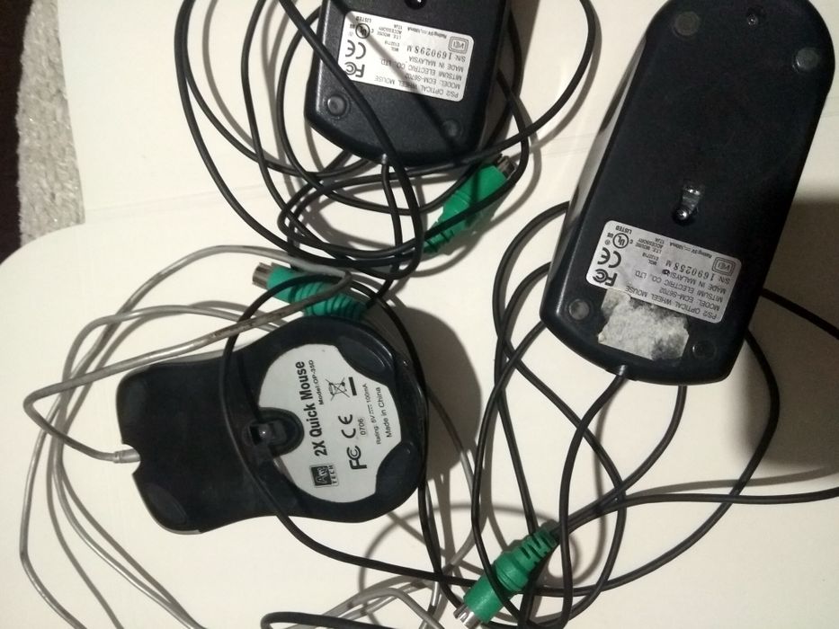 Кабеля до комп'ютера, навушники радянські годинники і т.д.