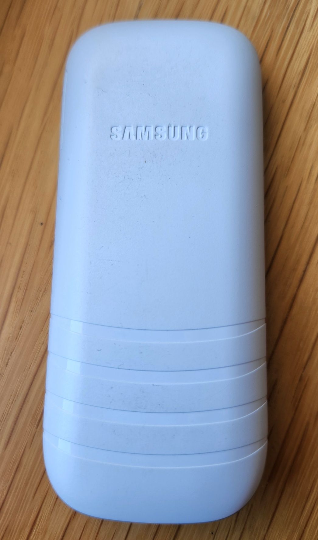 Samsung E1200 NOVO – Telemóvel Clássico, com Caixa e Carregador