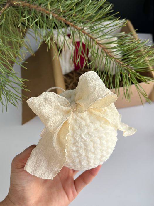 Іграшки на ялинку великі , вʼязані , шари на ялинку, новорічний декор