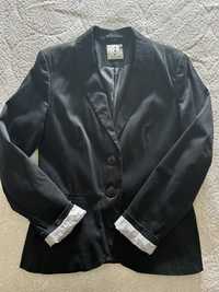 Blazer preto com forro nas mangas