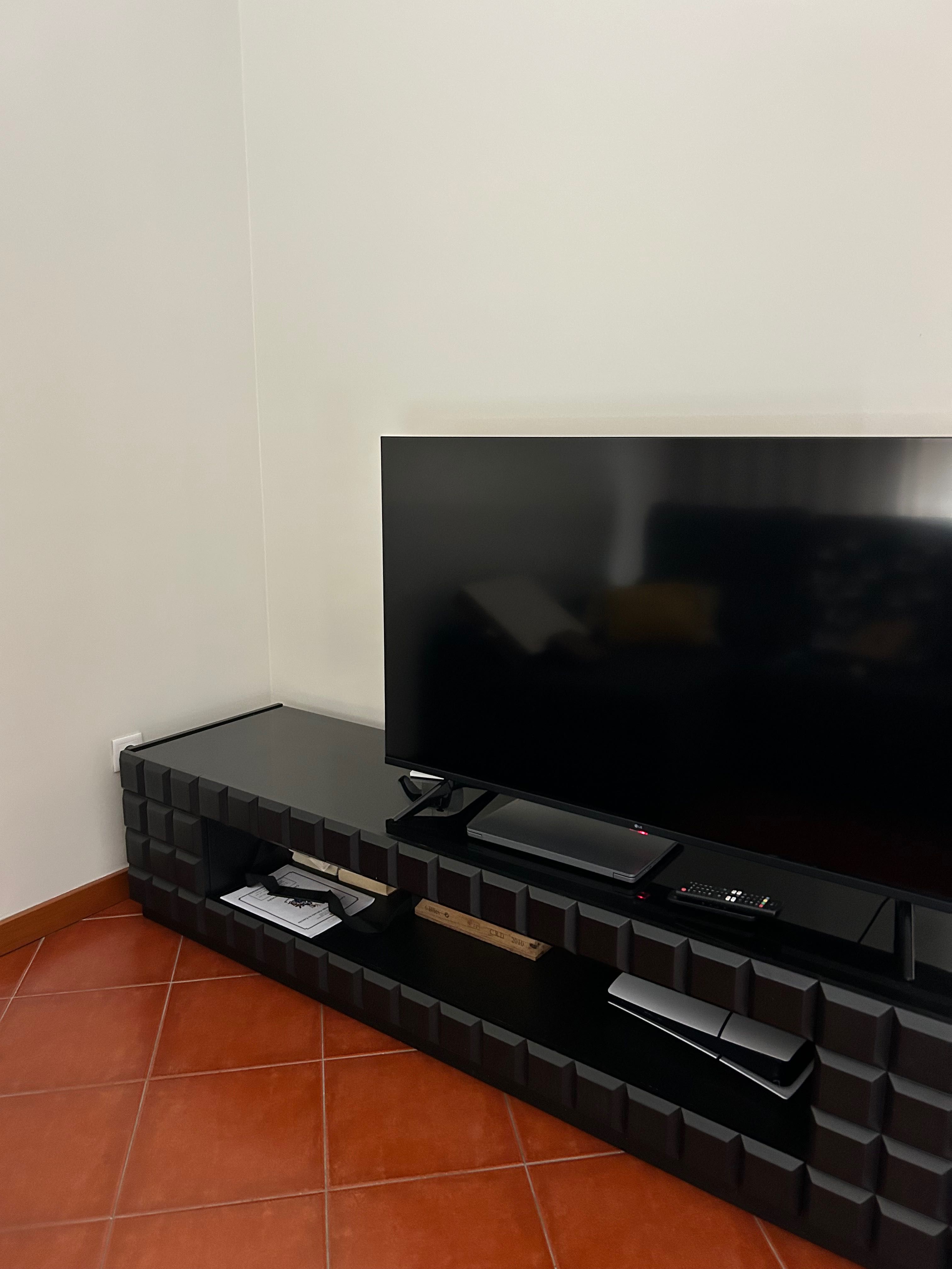 Móvel preto de sala