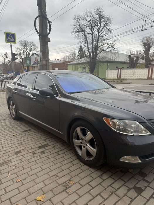 Продаж автомобіля Лексус ЛС 460