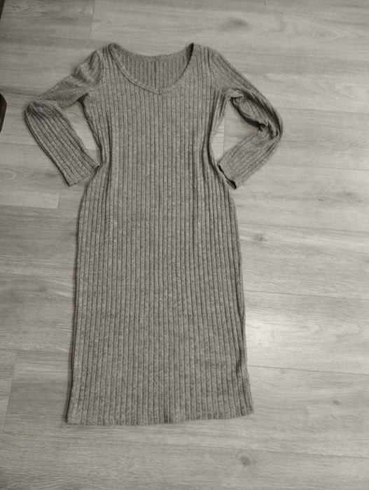 Плаття жіноче прилягаюче