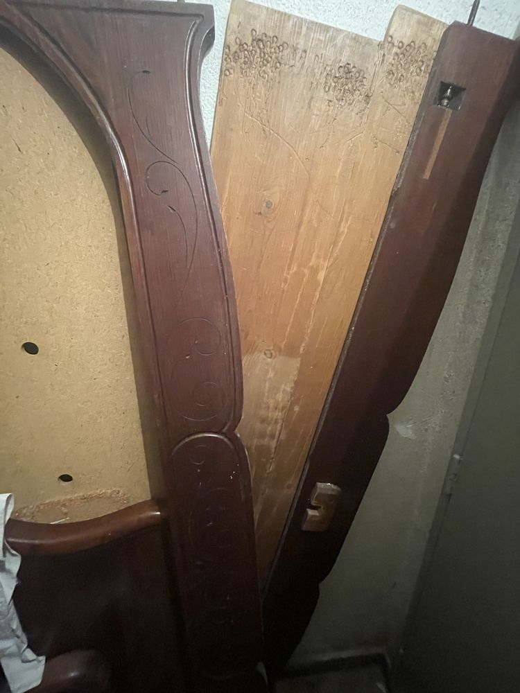 Cama de Madeira com trave e estrado