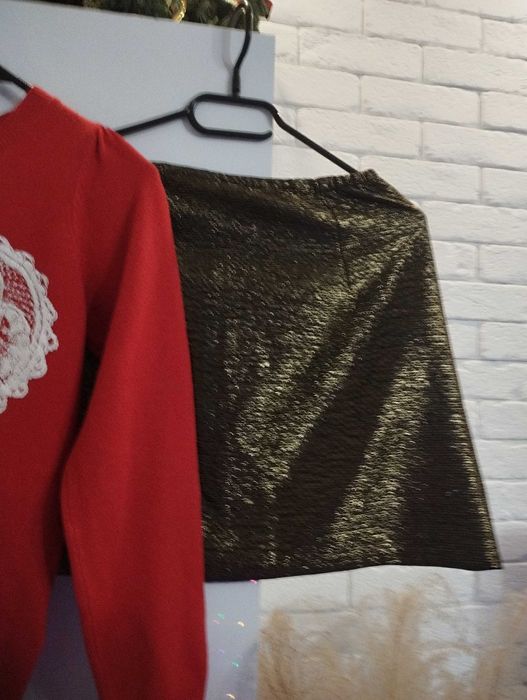 Swetr hm czerwony plus złota spódnica r 152/158