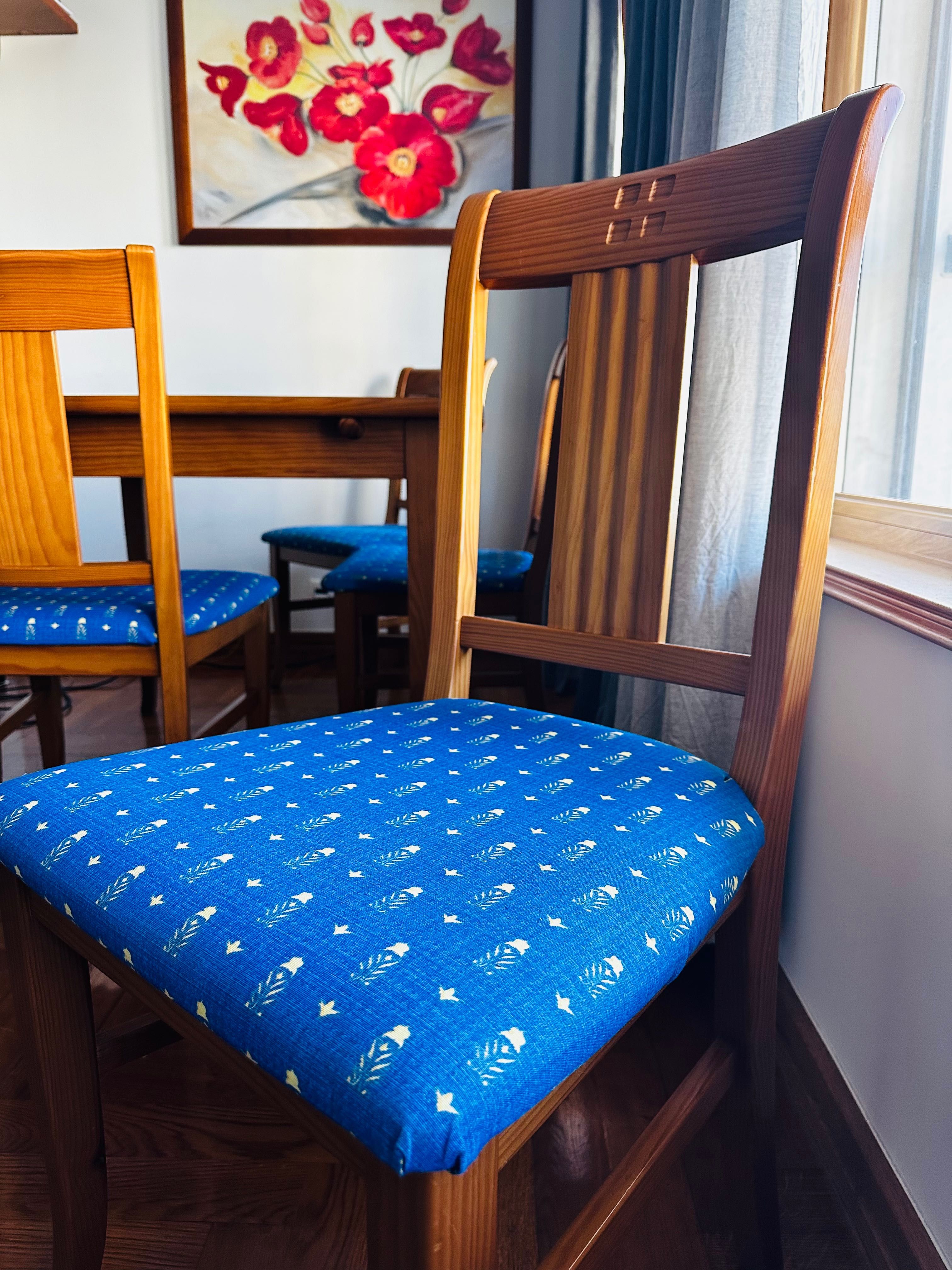Conjunto de mesa extensível + 4 cadeiras de madeira maciça