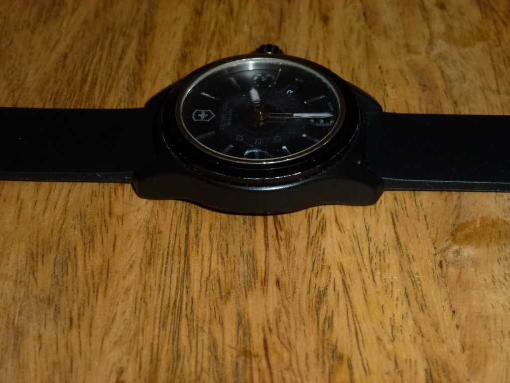 2x Zegarek wojskowy: VICTORINOX Swiss Army 241517 + CASIO MRW-200H