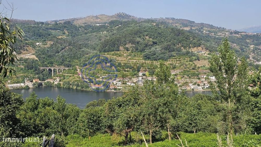 Moradia com terreno de 6.230 m2 com vistas Rio Douro para venda em Cin